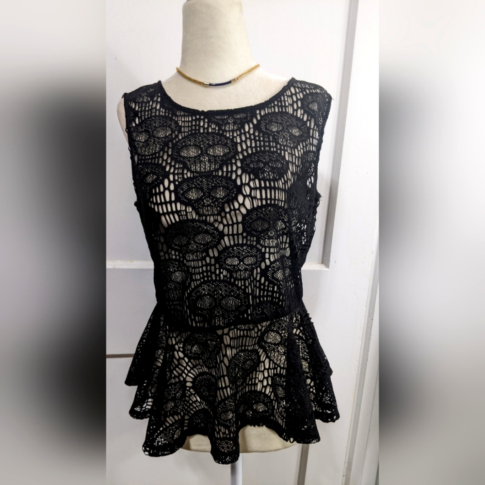 Hottopic skull lace peplum top